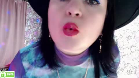 Snapshot of brunette7786 chatting on 12.17.24 Julia online show from 12.17.24