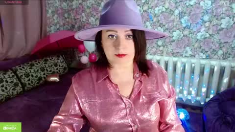 Snapshot of brunette7786 chatting on 04.11.26 Julia online show from 04.11.26