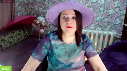 Snapshot of brunette7786 chatting on 04.20.26 Julia online show from 04.20.26