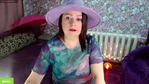 Snapshot of brunette7786 chatting on 04.26.26 Julia online show from 04.26.26