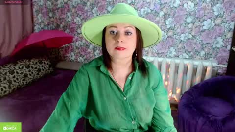 Snapshot of brunette7786 chatting on 04.27.26 Julia online show from 04.27.26