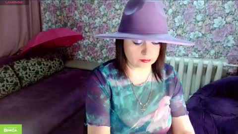 Snapshot of brunette7786 chatting on 05.13.26 Julia online show from 05.13.26