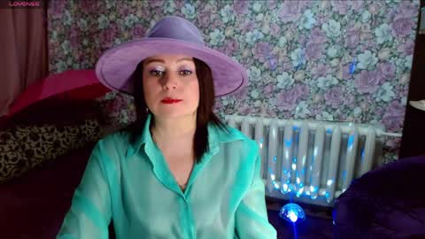 Snapshot of brunette7786 chatting on 05.16.26 Julia online show from 05.16.26