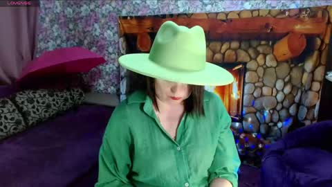 Snapshot of brunette7786 chatting on 05.20.26 Julia online show from 05.20.26