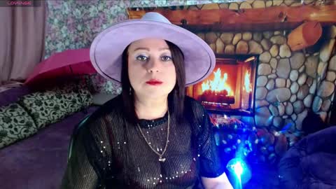 Snapshot of brunette7786 chatting on 05.23.26 Julia online show from 05.23.26