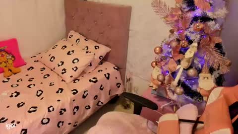 Snapshot of brunettklaryss chatting on 12.16.24 Brenda online show from 12.16.24