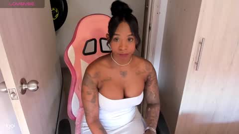 Snapshot of brunettklaryss chatting on 01.12.25 Brenda online show from 01.12.25