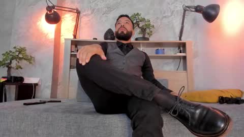 Snapshot of bruno_woods chatting on 12.16.25 Andres Suarez online show from 12.16.25