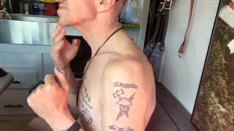 Snapshot of brushsquach chatting on 03.05.25 Steve... aka SkinnieDippin aka TimberTramp online show from 03.05.25