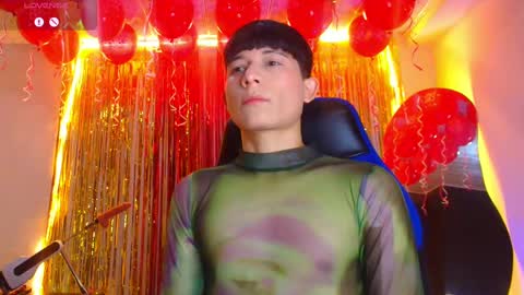 Snapshot of bryam_hot chatting on 09.18.25 BRYAM INDEPENDENT MODEL online show from 09.18.25