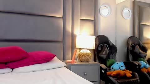 Snapshot of bryannamiller chatting on 12.01.25 bryannamiller online show from 12.01.25