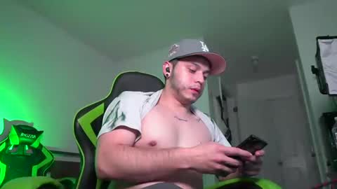 Snapshot of bryanncan01 chatting on 01.15.25 Bryannsex online show from 01.15.25