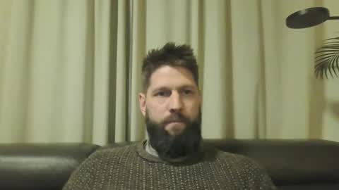 bubblebee1982 online show from 12.15.24