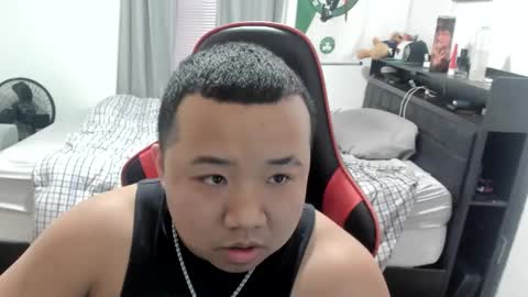 Snapshot of buffsexyman24 chatting on 02.21.25 buffsexyman24 online show from 02.21.25