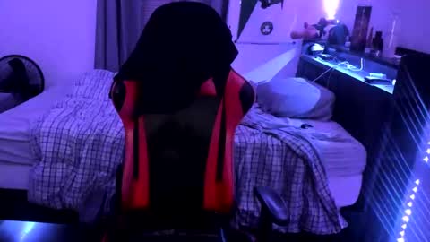 Snapshot of buffsexyman24 chatting on 02.22.25 buffsexyman24 online show from 02.22.25