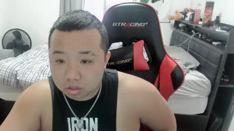 Snapshot of buffsexyman24 chatting on 02.26.25 buffsexyman24 online show from 02.26.25