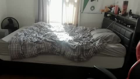 Snapshot of buffsexyman24 chatting on 02.26.25 buffsexyman24 online show from 02.26.25