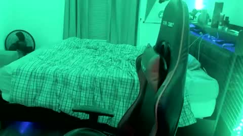 Snapshot of buffsexyman24 chatting on 02.27.25 buffsexyman24 online show from 02.27.25