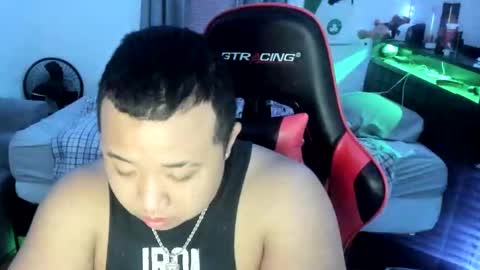 Snapshot of buffsexyman24 chatting on 03.04.25 buffsexyman24 online show from 03.04.25