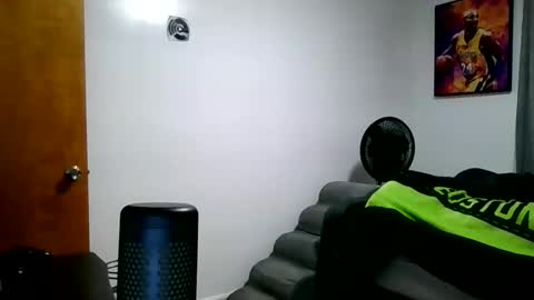 Snapshot of buffsexyman24 chatting on 03.21.26 buffsexyman24 online show from 03.21.26