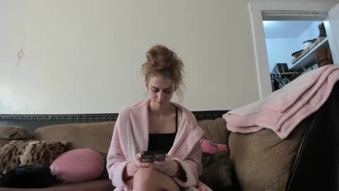 Snapshot of buffybarloe chatting on 12.14.24 Buffy online show from 12.14.24