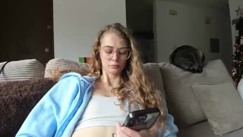 Snapshot of buffybarloe chatting on 11.23.25 Buffy online show from 11.23.25