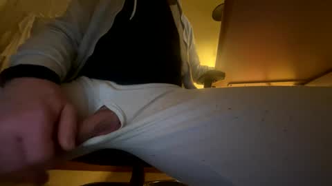 Snapshot of bulkyboners chatting on 01.01.25 ejaculation for 250 online show from 01.01.25