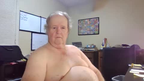 Snapshot of bullfrogg5050 chatting on 10.27.25 bullfrogg5050 online show from 10.27.25