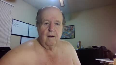 Snapshot of bullfrogg5050 chatting on 10.31.25 bullfrogg5050 online show from 10.31.25