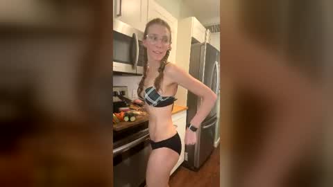 Bumblebee Bat Girl athletic fit smalltits skinny natural online show from 07.12.26