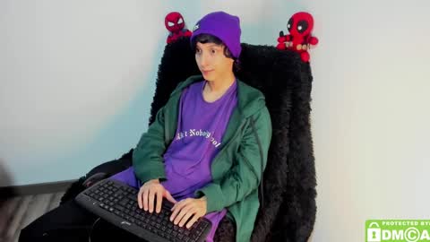 Snapshot of bumblubee chatting on 12.19.24 Tonny online show from 12.19.24