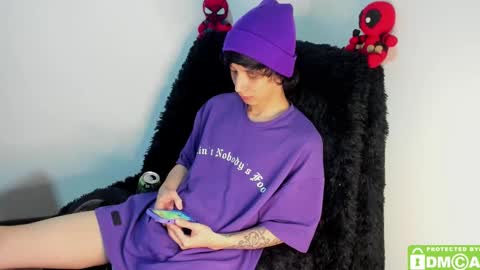 Snapshot of bumblubee chatting on 01.12.25 Tonny online show from 01.12.25