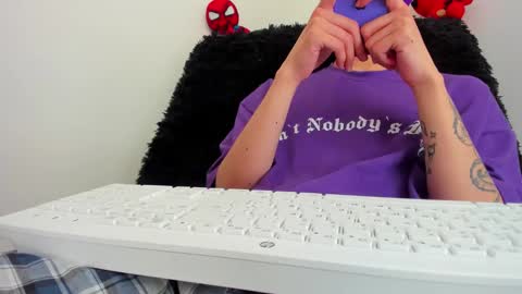 Snapshot of bumblubee chatting on 02.19.25 Tonny online show from 02.19.25