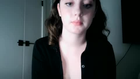 Snapshot of bunbunplayhouse chatting on 01.17.25 Dominique online show from 01.17.25