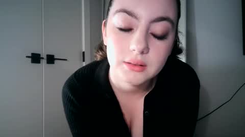 Snapshot of bunbunplayhouse chatting on 01.20.25 Dominique online show from 01.20.25