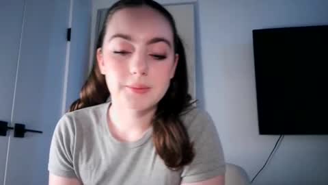 Snapshot of bunbunplayhouse chatting on 01.28.25 Dominique online show from 01.28.25