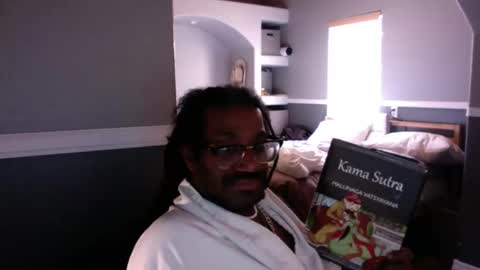 Snapshot of bungalowentertainment chatting on 10.19.25 Bungalow Entertainment online show from 10.19.25