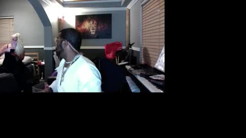 Snapshot of bungalowentertainment chatting on 11.27.25 Bungalow Entertainment online show from 11.27.25