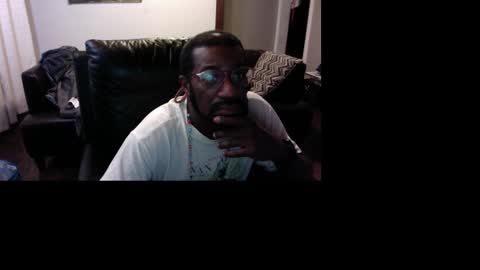 Snapshot of bungalowentertainment chatting on 12.01.25 Bungalow Entertainment online show from 12.01.25