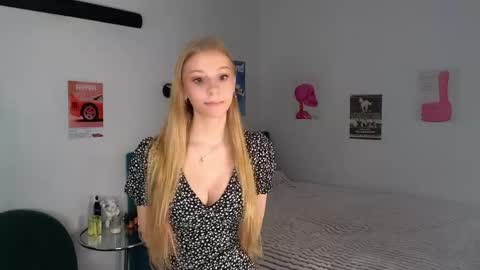 Snapshot of bunnny_hop chatting on 04.02.26 Call me Belle online show from 04.02.26