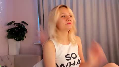 Snapshot of bunny_elsy chatting on 07.22.26 Elsy online show from 07.22.26