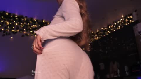 Snapshot of bunny_tsukino chatting on 11.19.25 B U N N Y online show from 11.19.25