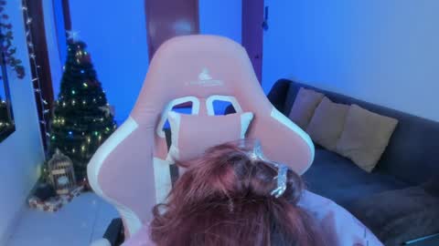 Snapshot of burbuja_cosmic chatting on 12.13.24 Im Val Welcome to my room My instagram Bubble cosmic online show from 12.13.24