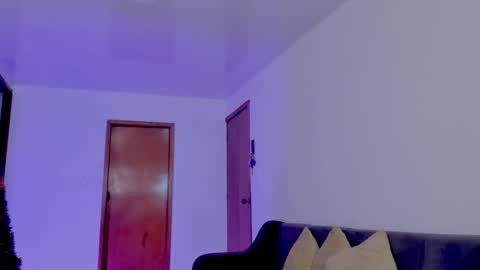 Snapshot of burbuja_cosmic chatting on 12.21.24 Im Val Welcome to my room My instagram Bubble cosmic online show from 12.21.24