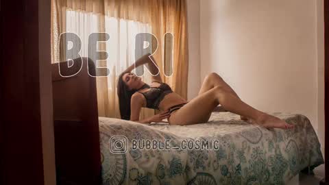 Snapshot of burbuja_cosmic chatting on 03.06.25 Im Val Welcome to my room My instagram Bubble cosmic online show from 03.06.25