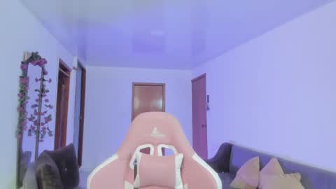 Snapshot of burbuja_cosmic chatting on 03.09.25 Im Val Welcome to my room My instagram Bubble cosmic online show from 03.09.25