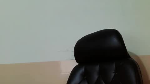 Snapshot of burlymonster chatting on 01.28.25 Hairy Arabian online show from 01.28.25