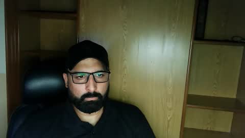 Snapshot of burlymonster chatting on 09.12.25 Hairy Arabian online show from 09.12.25