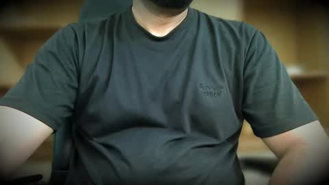 Snapshot of burlymonster chatting on 09.25.25 Hairy Arabian online show from 09.25.25