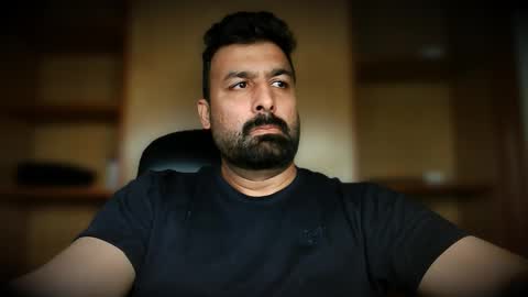 Snapshot of burlymonster chatting on 10.05.25 Hairy Arabian online show from 10.05.25